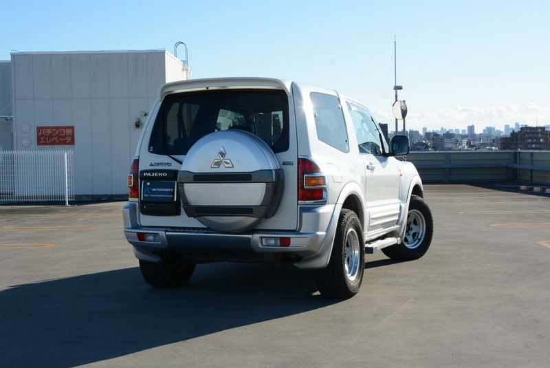 Turbo Diesel V68W 3-door Pajero! Stunning!