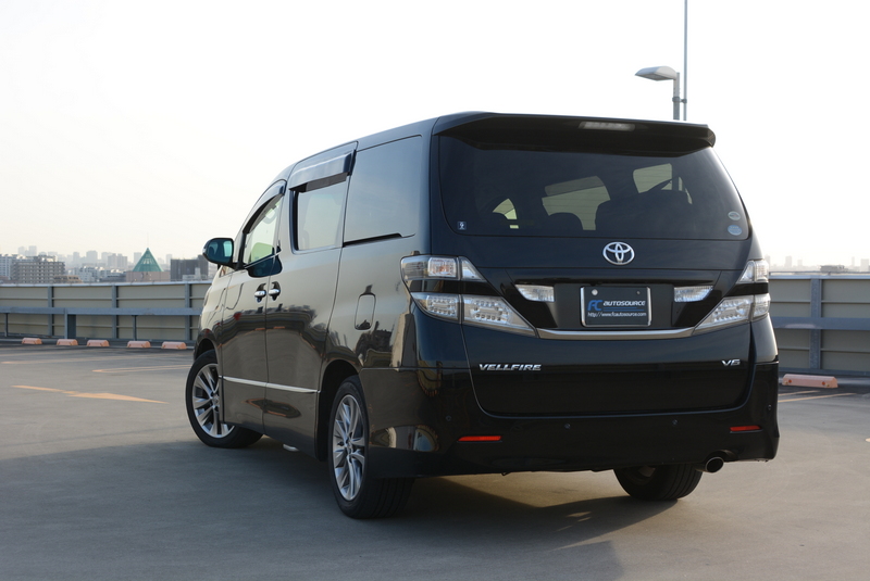 Toyota Vellfire Luxury People Mover!