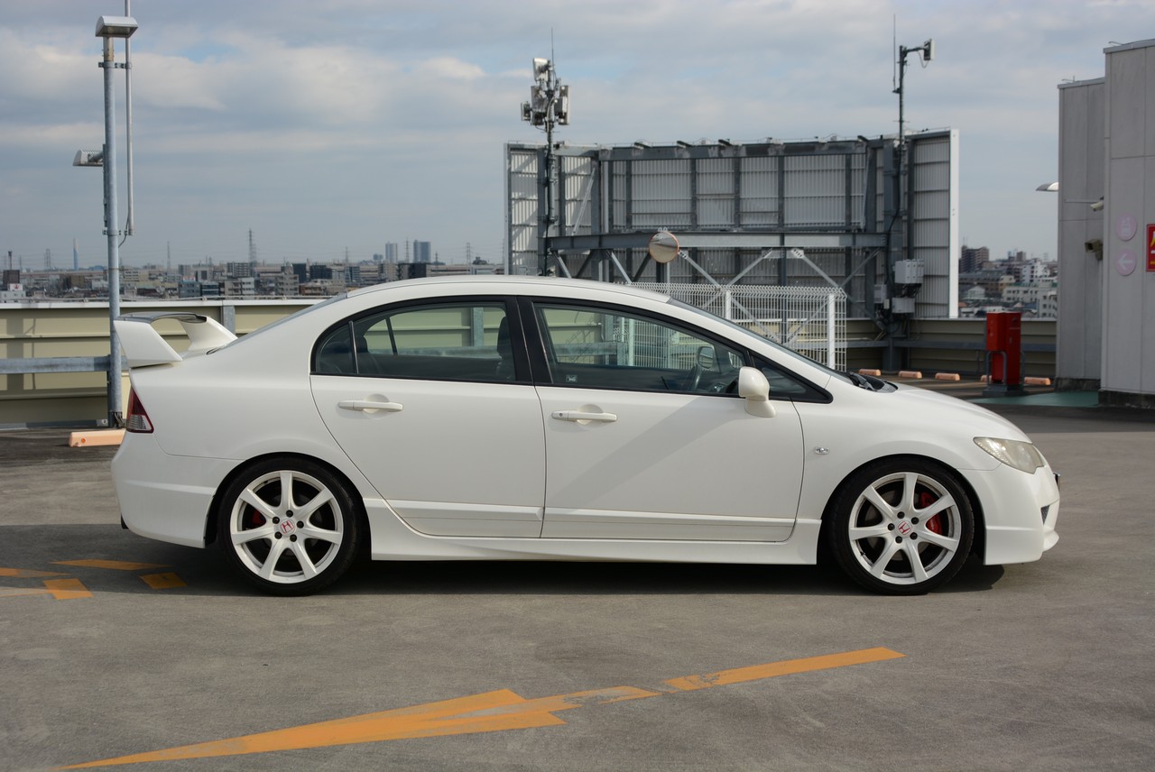 FD2 Civic Type R in Championship White!