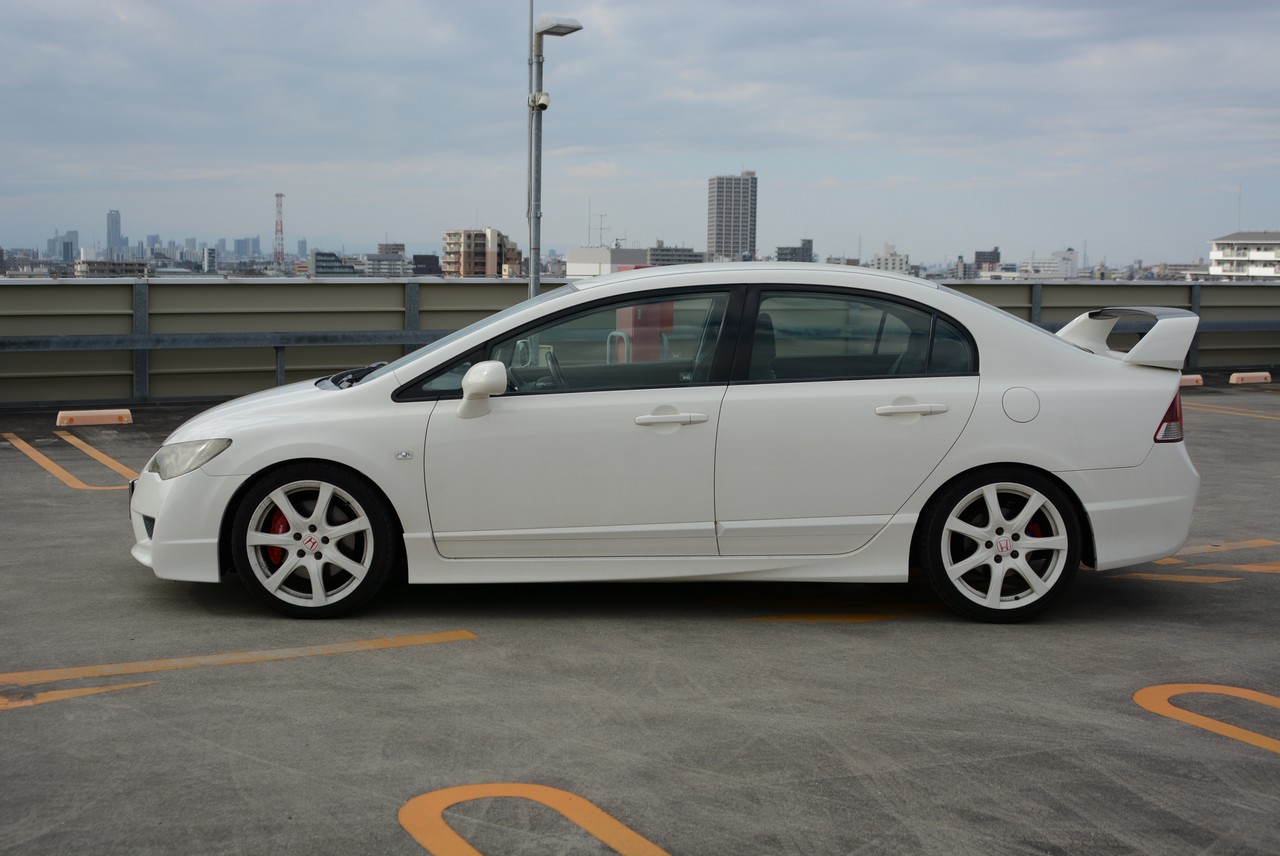 FD2 Civic Type R in Championship White!