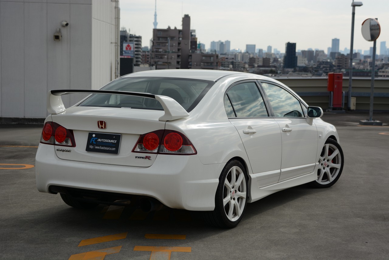 FD2 Civic Type R in Championship White!