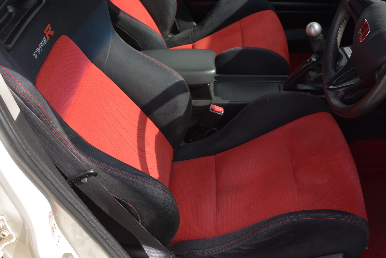 FD2 Civic Type R in Championship White!