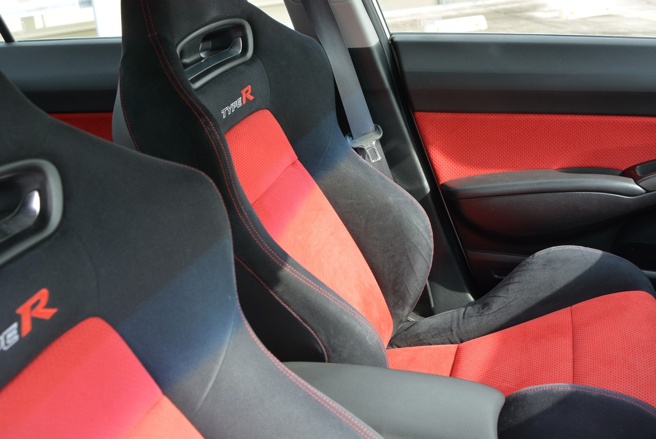 FD2 Civic Type R in Championship White!