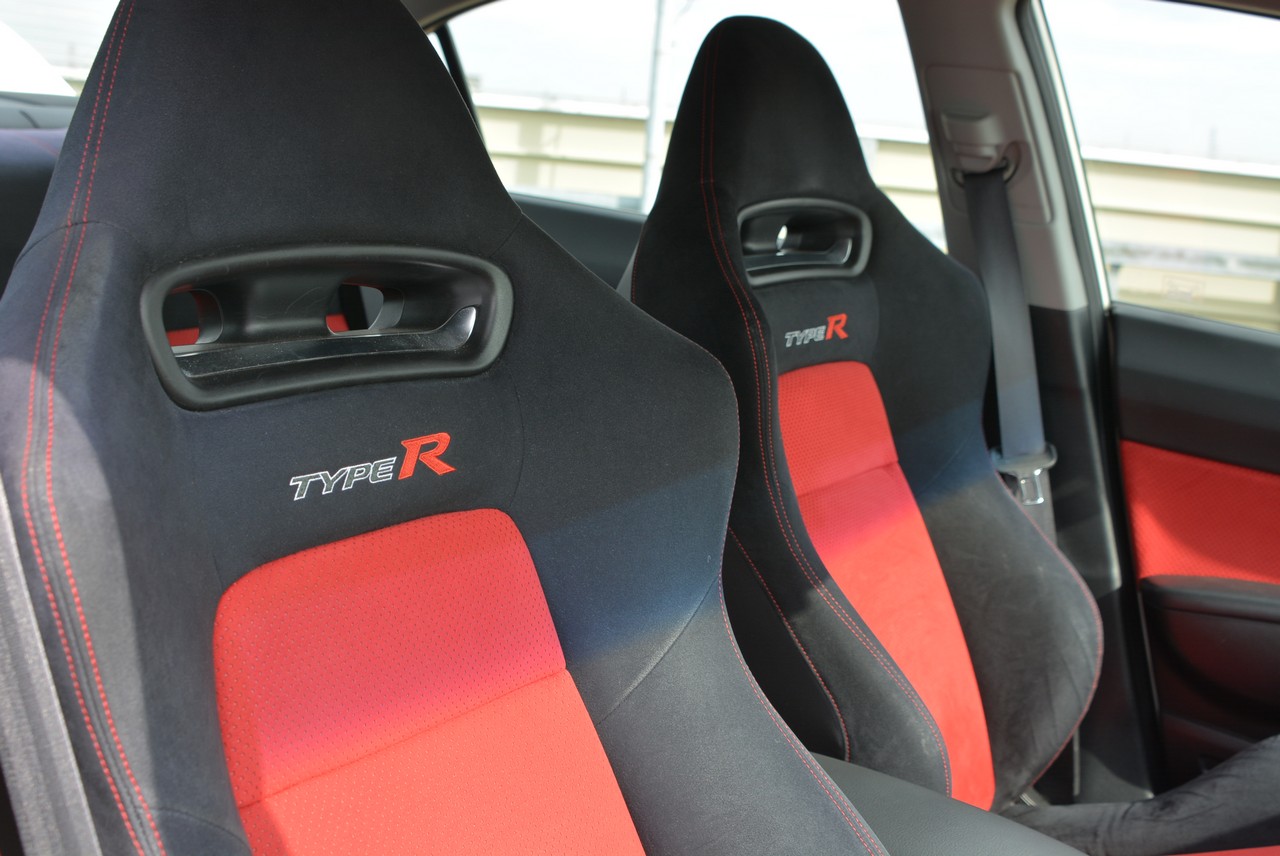 FD2 Civic Type R in Championship White!