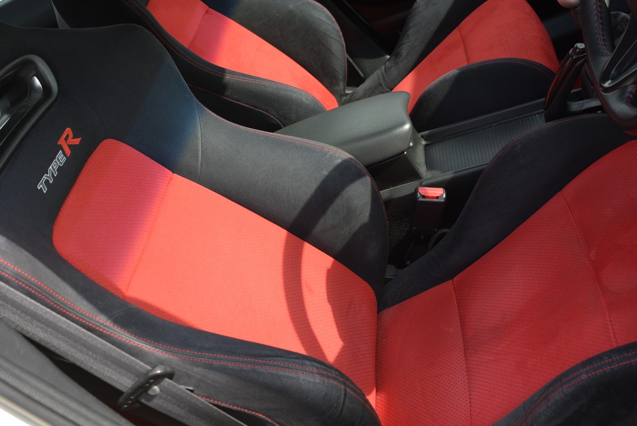 FD2 Civic Type R in Championship White!