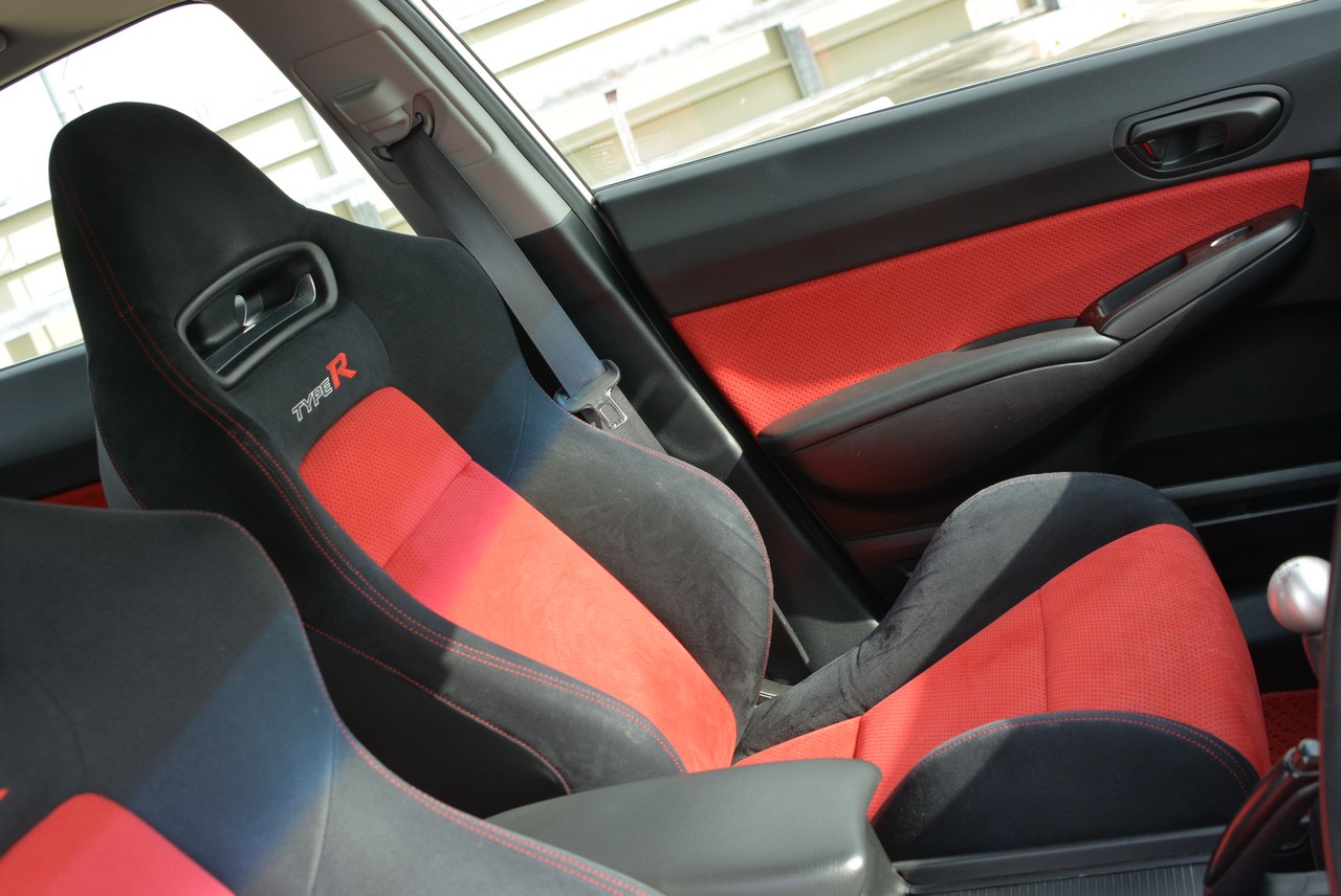 FD2 Civic Type R in Championship White!