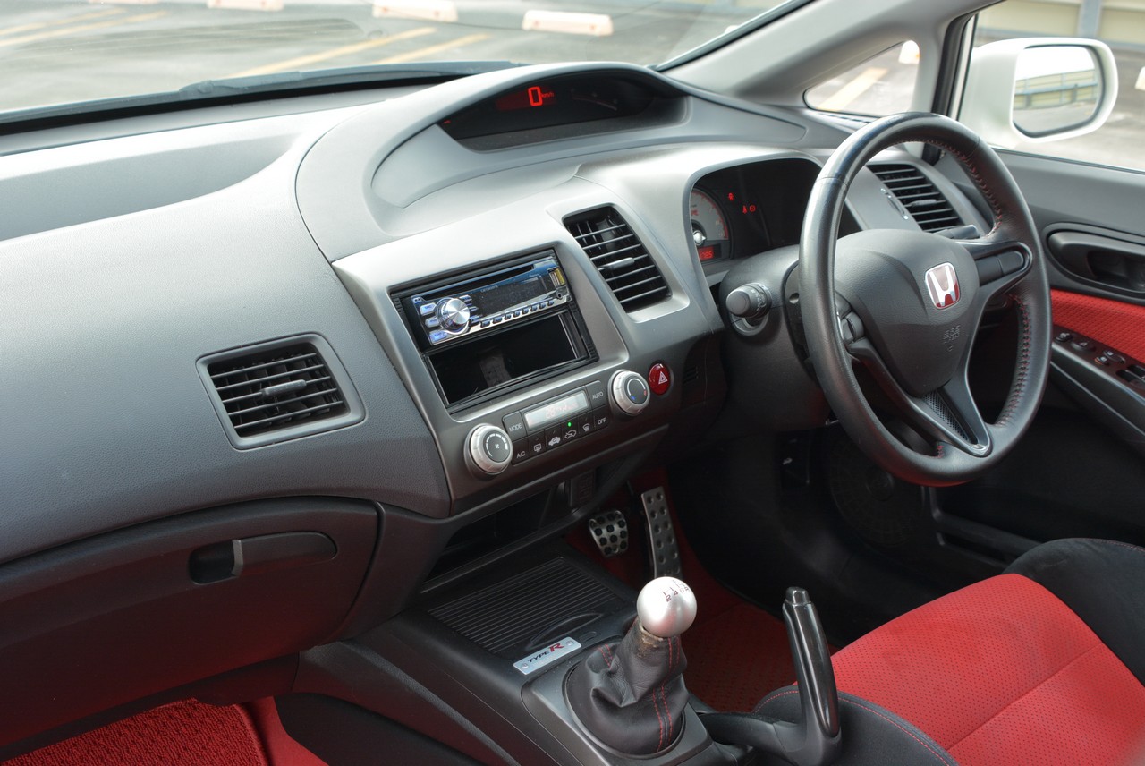 FD2 Civic Type R in Championship White!