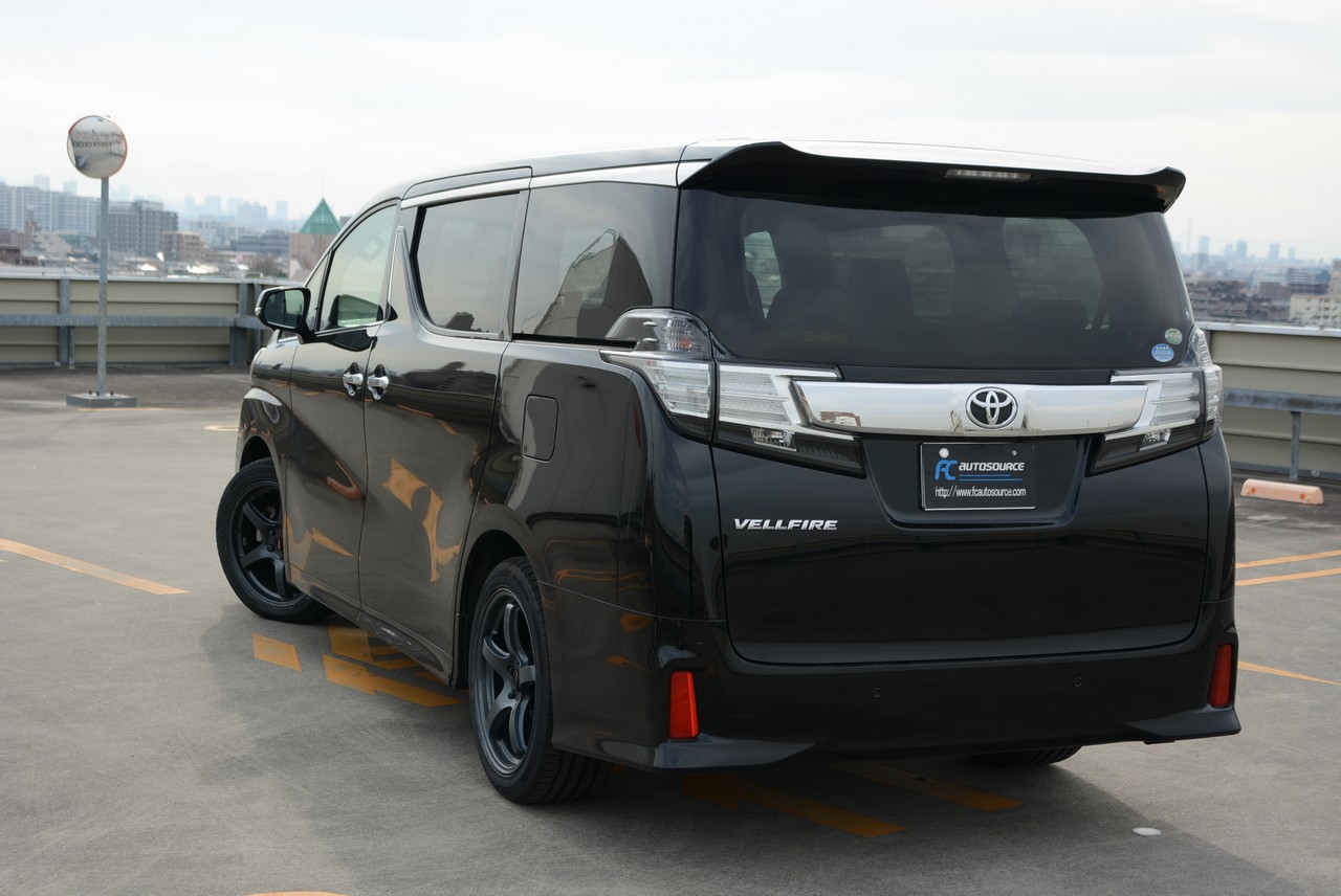 2.5L Toyota Vellfire 7-seater people mover!