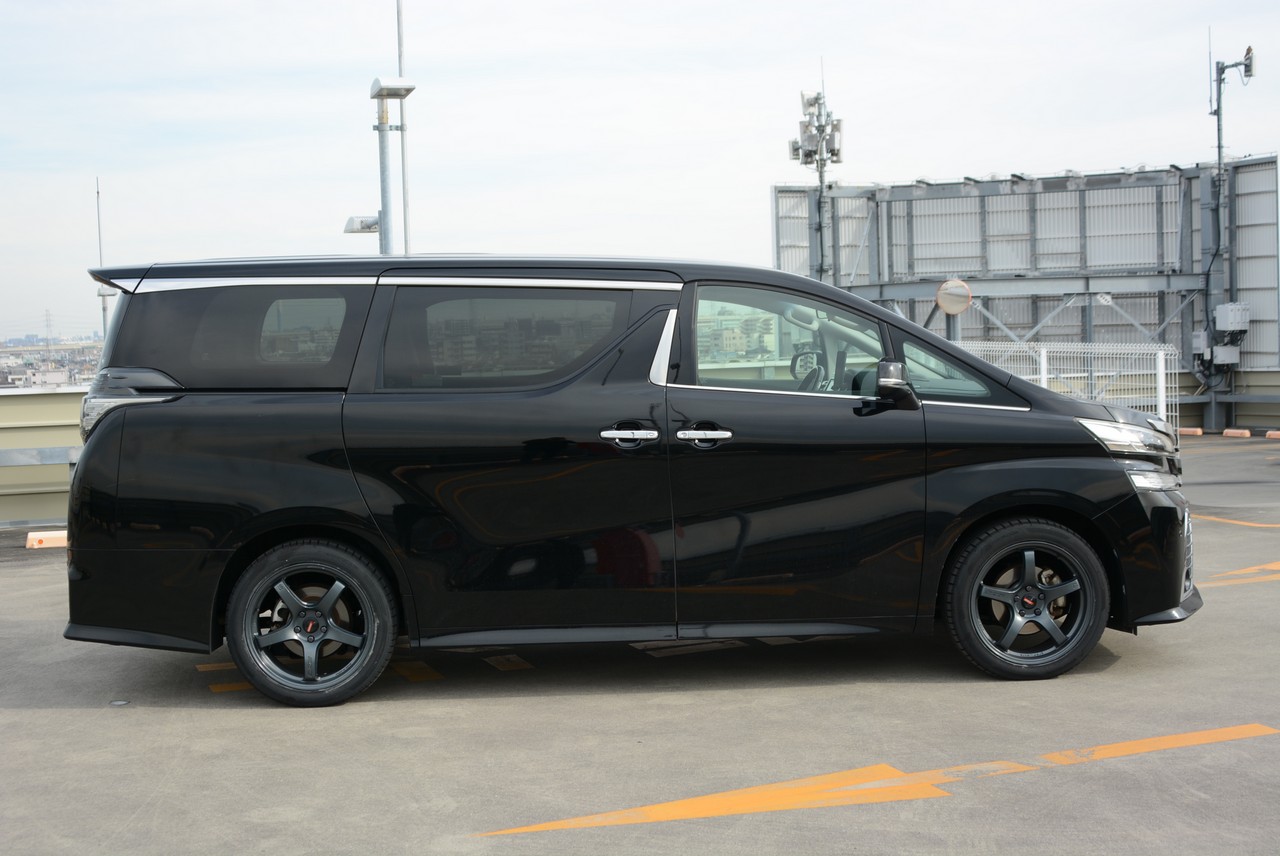 2.5L Toyota Vellfire 7-seater people mover!