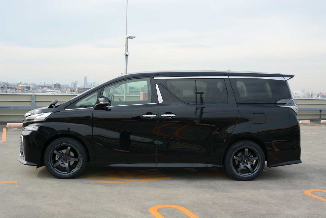 2.5L Toyota Vellfire 7-seater people mover!