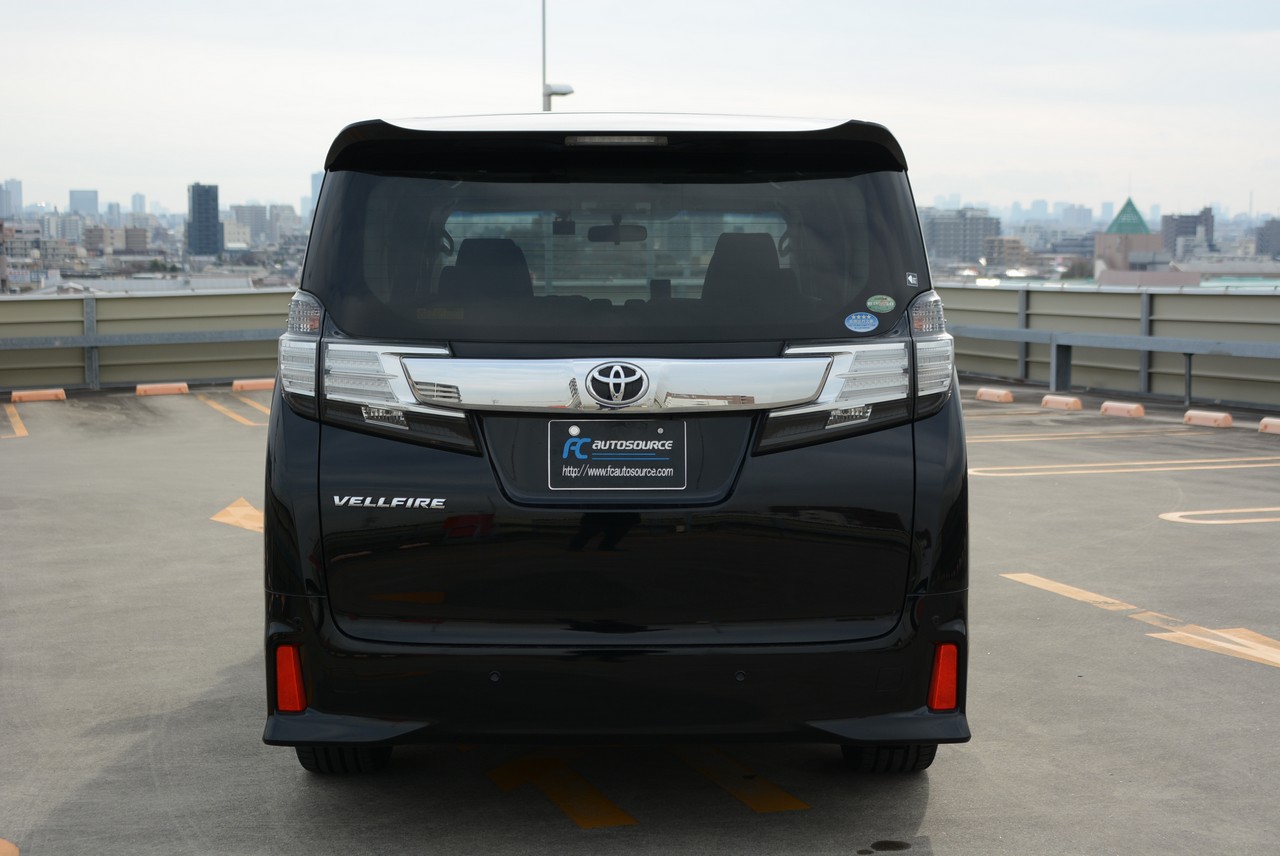 2.5L Toyota Vellfire 7-seater people mover!