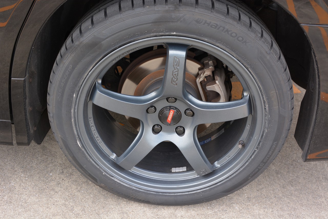 2.5L Toyota Vellfire 7-seater people mover!