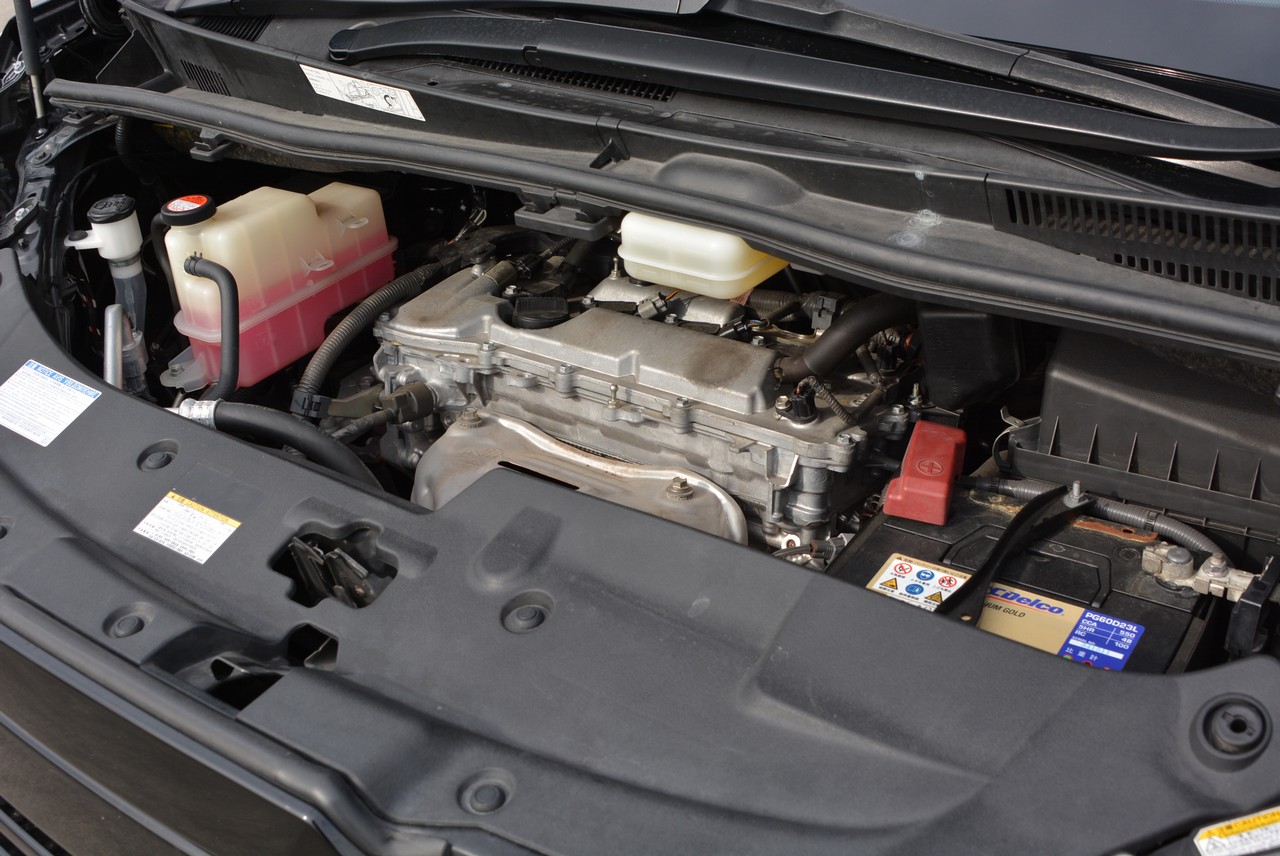 2.5L Toyota Vellfire 7-seater people mover!