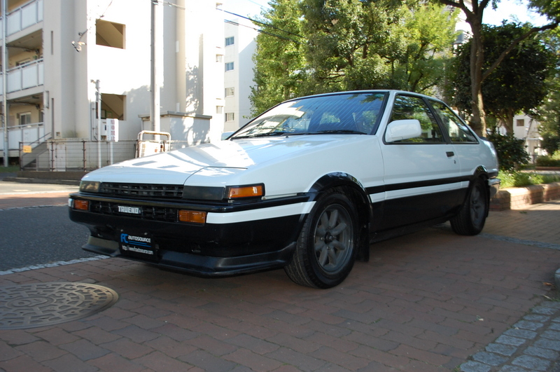 AE86 Sprinter Trueno coupe Panda white/black